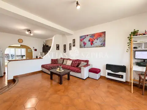 Depto Tipo Casa en Venta de 3 ambientes