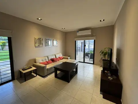 Casa en Venta con 4 cocheras