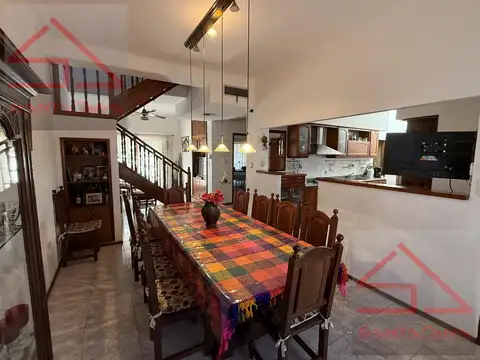 Casa 5 ambientes con 3 baños