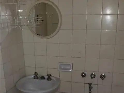 Paraguay 4200, Piso 5