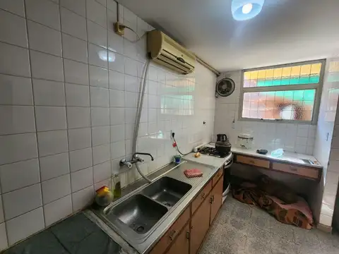 Casa 6 ambientes con 2 baños