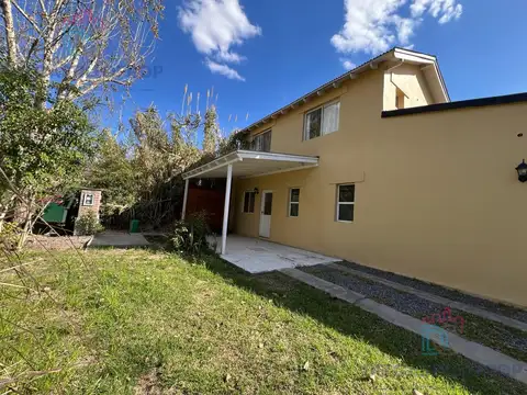 Casa en Venta con 2 cocheras