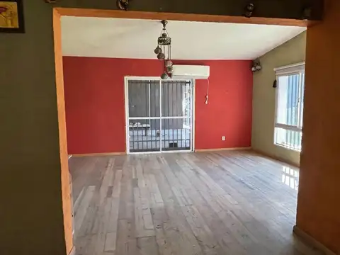 Casa en Venta con 5 cocheras
