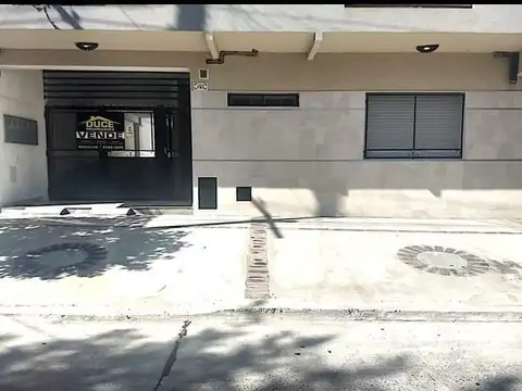 Vendo excelente departamento en planta baja con cochera de 2 ambientes