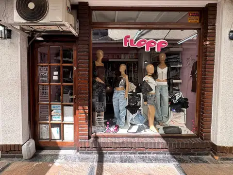 MUY LINDO LOCAL EN VENTA // GALERIA VIA VARESSE // RAMOS MEJIA CENTRO