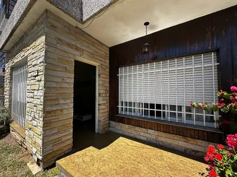 Casa 5 ambientes con 1 baño