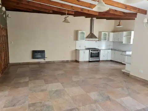 Casa 7 ambientes con 2 baños