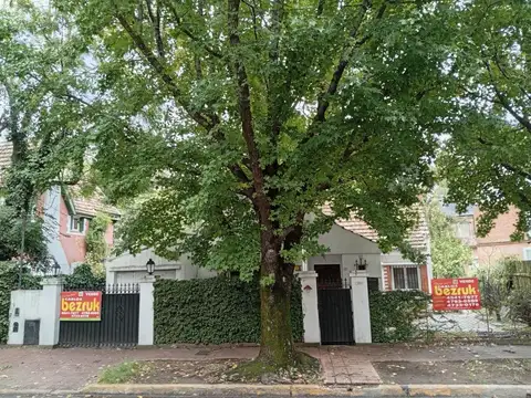 Casa a refaccionar en venta en Beccar