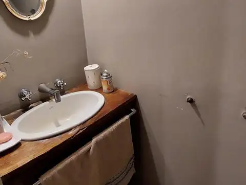 Casa 5 ambientes con 2 baños