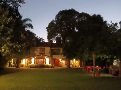 Casa en Alquiler con 2 cocheras