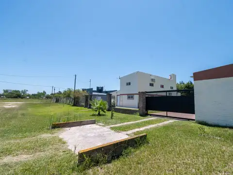 Casa en Venta con 3 cocheras