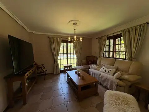 Casa 6 ambientes con 4 baños