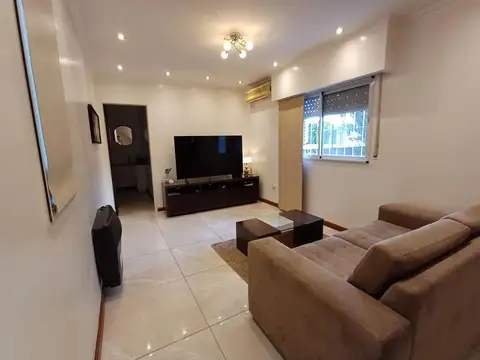 VENTA CASA DE PASILLO DE 3 DORMITORIOS, PARRILLERO Y QUINCHO