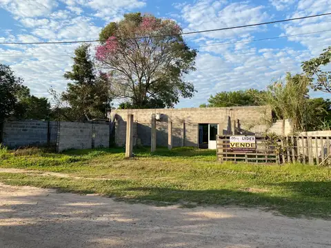 Casa en venta. Frente al río. A terminar. Puerto Eva Perón.