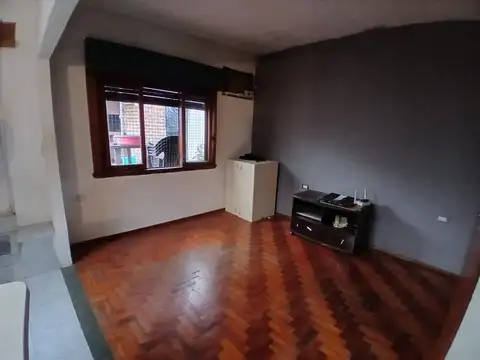 Depto Tipo Casa 2 ambientes con 1 baño