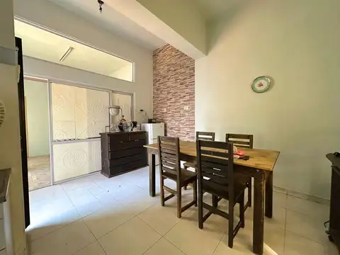 Casa de 4 ambientes + Departamento de 2 ambientes + Local