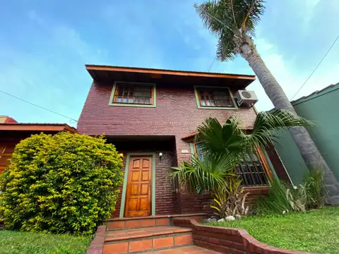 VENTA CASA 5 AMBIENTES TIGRE C/ JARDIN Y GARAGE