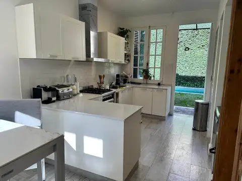 Casa 6 ambientes con 3 baños