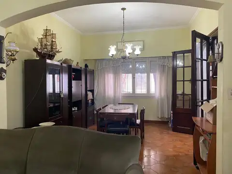 Casa- Liniers - 4 Ambientes - Lote Propio - Patio - Permuta- Apto credito