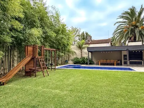 Casa en Venta con 2 cocheras