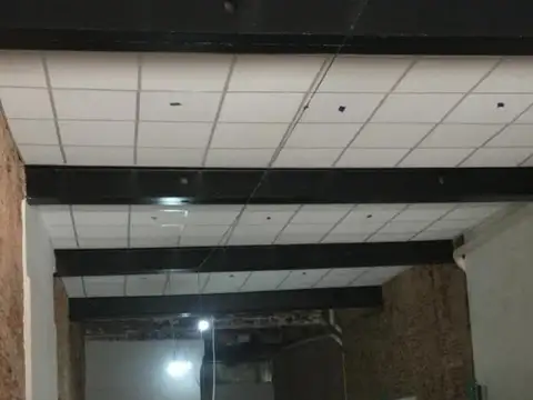 Oficina 10 ambientes con 12 baños