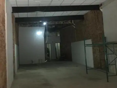 Oficina 10 ambientes con 12 baños