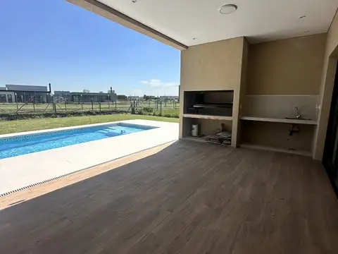 Casa 5 ambientes con 2 baños