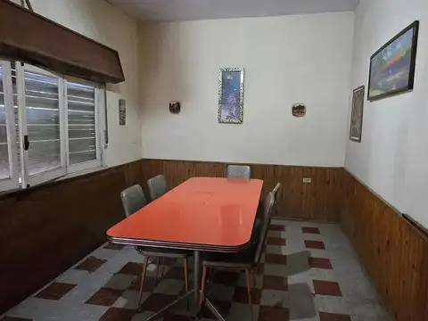 Casa 5 ambientes con 2 baños