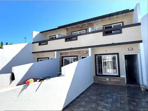 Triplex en venta 4 ambientes - jardín y cochera A ESTRENAR