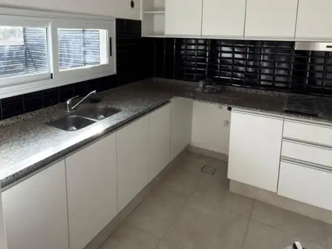 Casa 6 ambientes con 3 baños