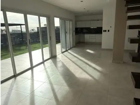 Casa en Alquiler de 3 dormitorios