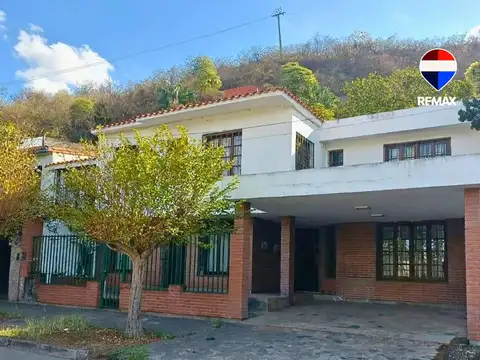 Casa en venta con pileta zona monumento a güemes