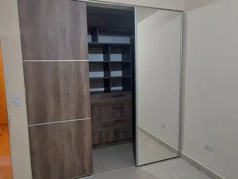 Casa en Alquiler con 2 cocheras