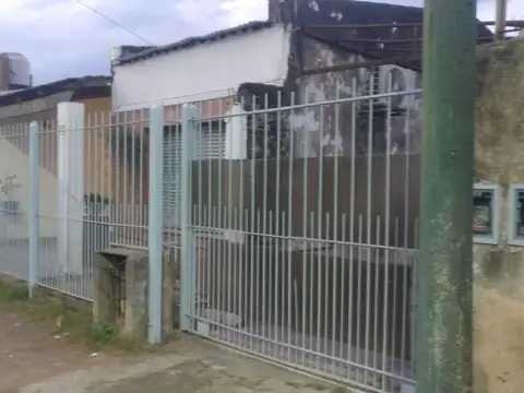 Esteban Echeverría 1600