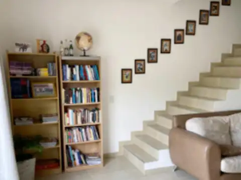 Depto Tipo Casa en Venta con 1 cocheras