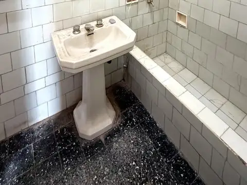 Casa  en VENTA a reciclar - Capilla del Señor