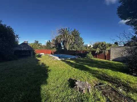Casa 6 ambientes con 2 baños