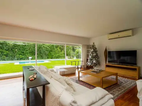 Casa en Venta con 3 cocheras