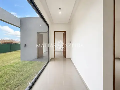 Casa 4 ambientes con 2 baños