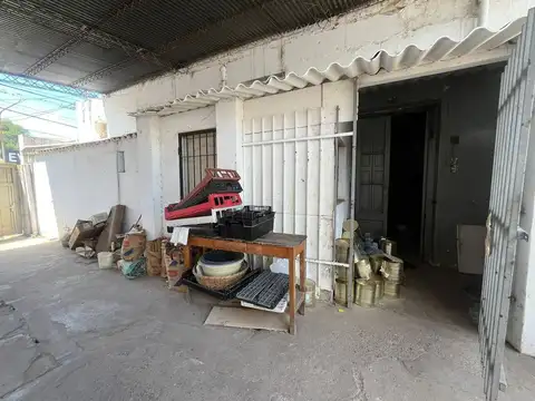 LOCAL MÁS 2 DEPÓSITOS Y CHALET EN UNQUILLO CENTRO