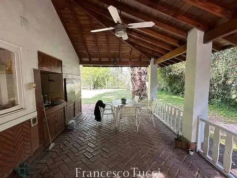 Casa 5 ambientes con 2 baños