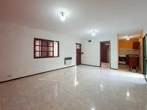 VENTA - PH 3 AMB. PATIO y PARRILLA en Villa Ballester, San Martin, G.B.A. Zona Norte