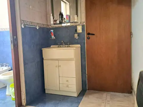CASA EN VENTA 2 DORM., COCHERAS Y PARQUE- LA PLATA