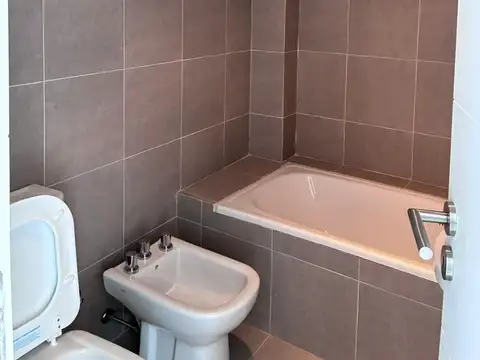 Alquiler Monoambiente Amplio con Balcon en Mataderos