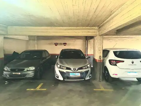 COCHERA FIJA Y CUBIERTA EN FLORES