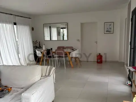 Casa venta Canton Islas 3 dormitorios Pileta lote interno
