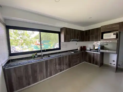 Casa 4 ambientes con 4 baños