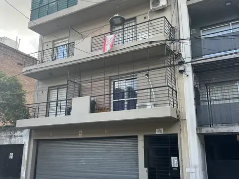 Hermoso departamento un dormitorio. interno. 1er piso de escalera