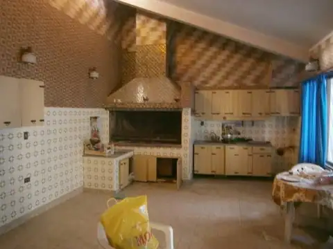 Casa 6 ambientes con 3 baños