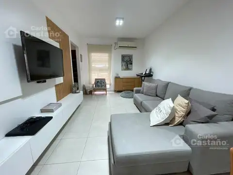 Excelente dúplex moderno y muy luminoso.